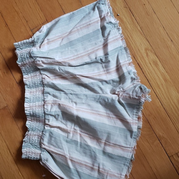 Shorts - Picture 2 of 3